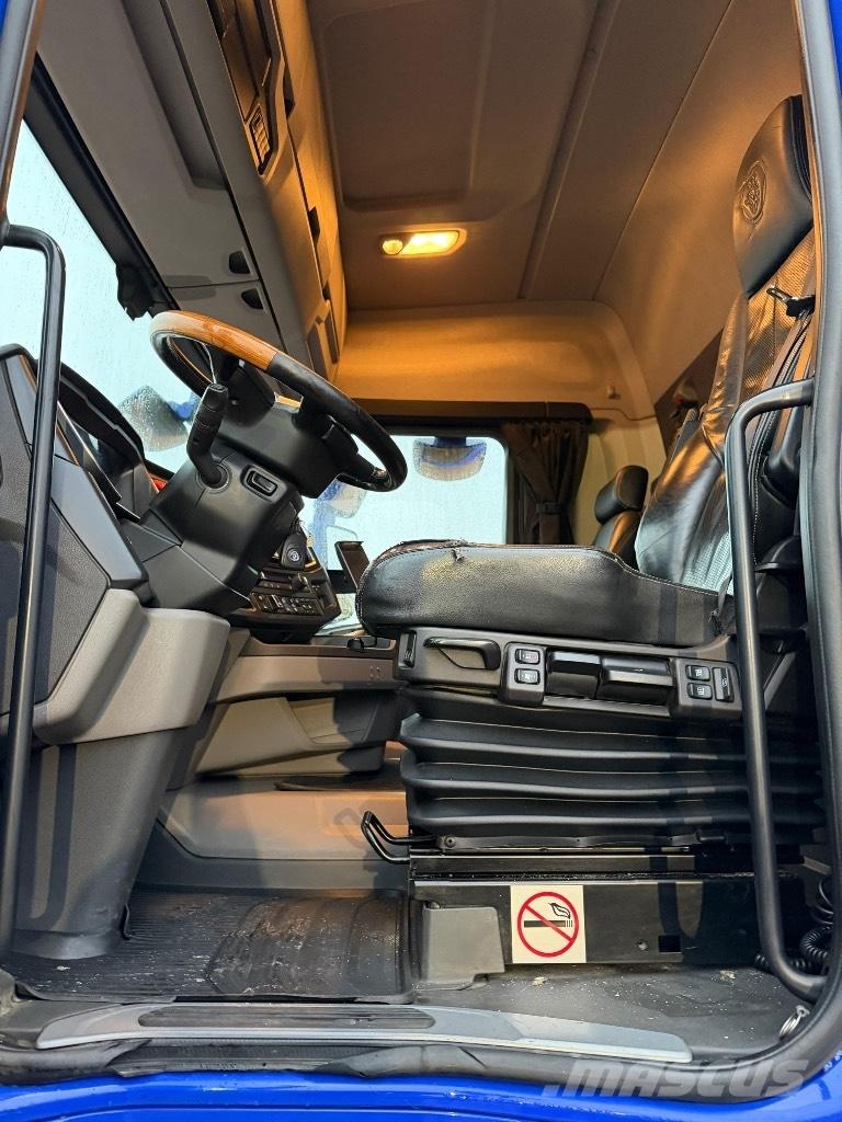 Scania R540B8x4*4NB キャブ付きシャーシ