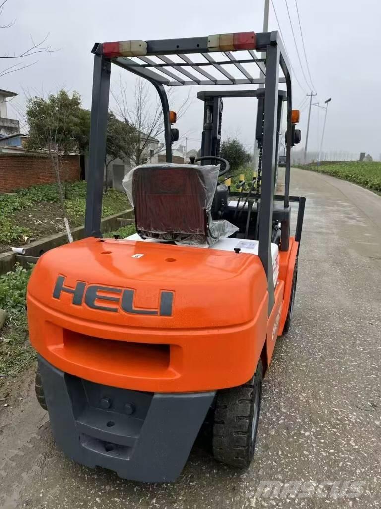 Heli 30 テレスコーピックハンドラー