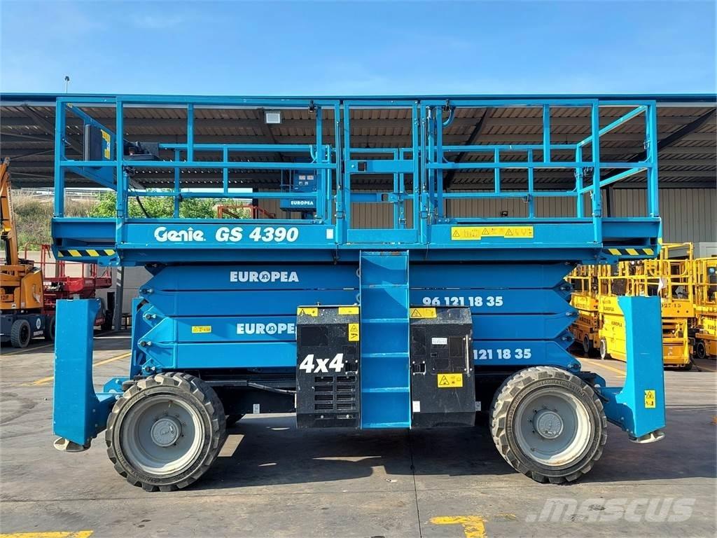 Genie GS4390 シザースリフト