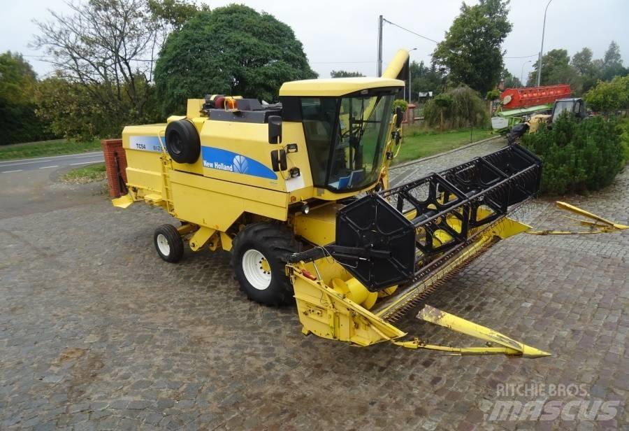 New Holland TC 54 コンバイン