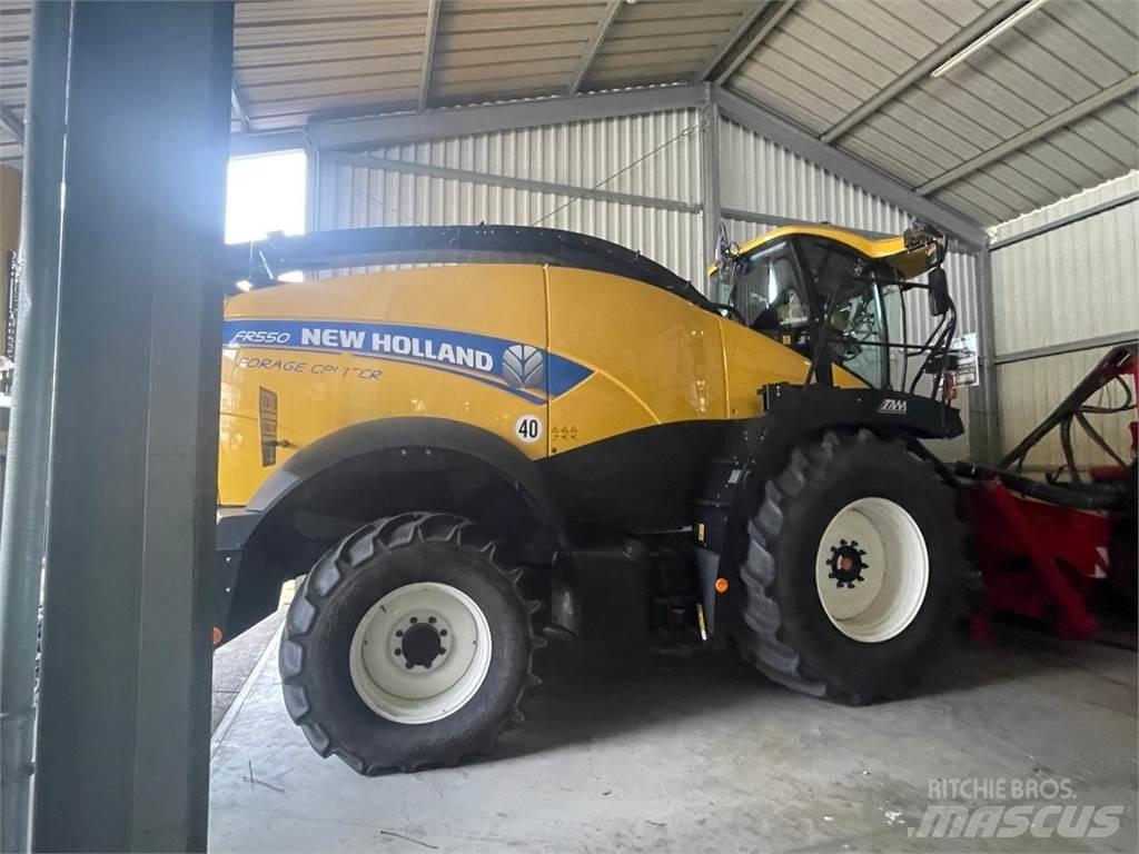 New Holland FR550 自走式フォレージハーベスター
