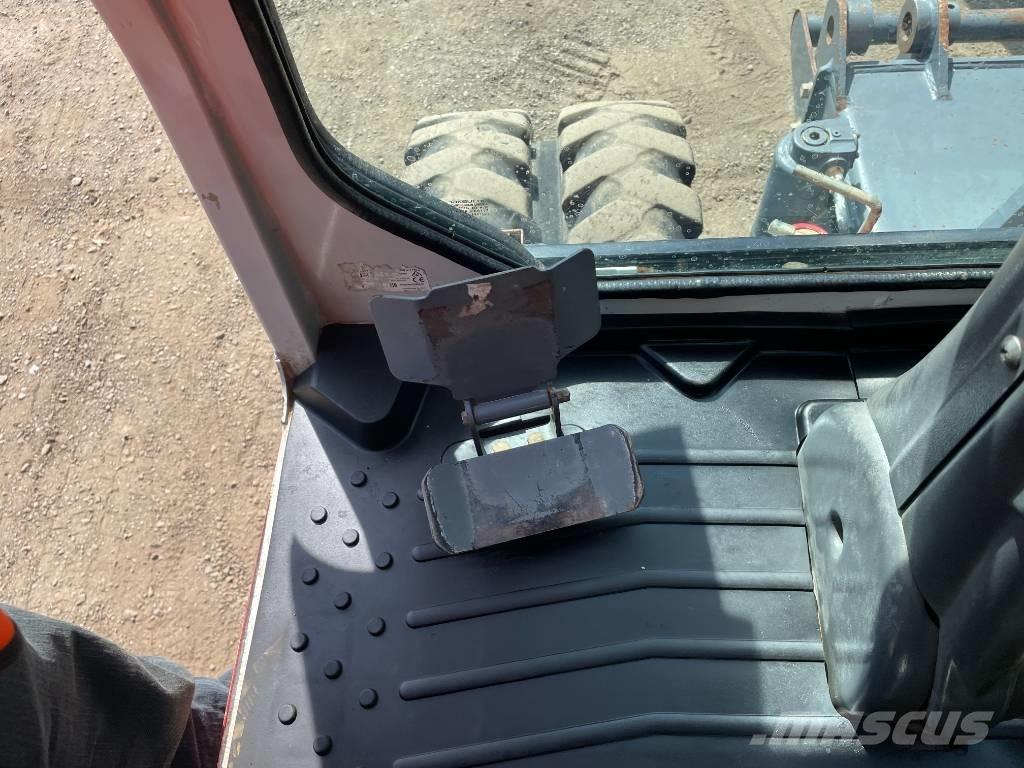 Takeuchi TB 295 W ホイール式油圧ショベル（パワーショベル・ユンボ・バックホー）