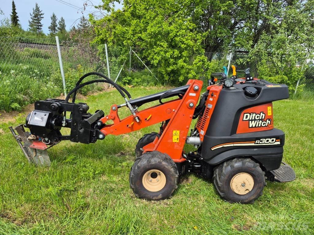 Ditch Witch R300 トレンチャー