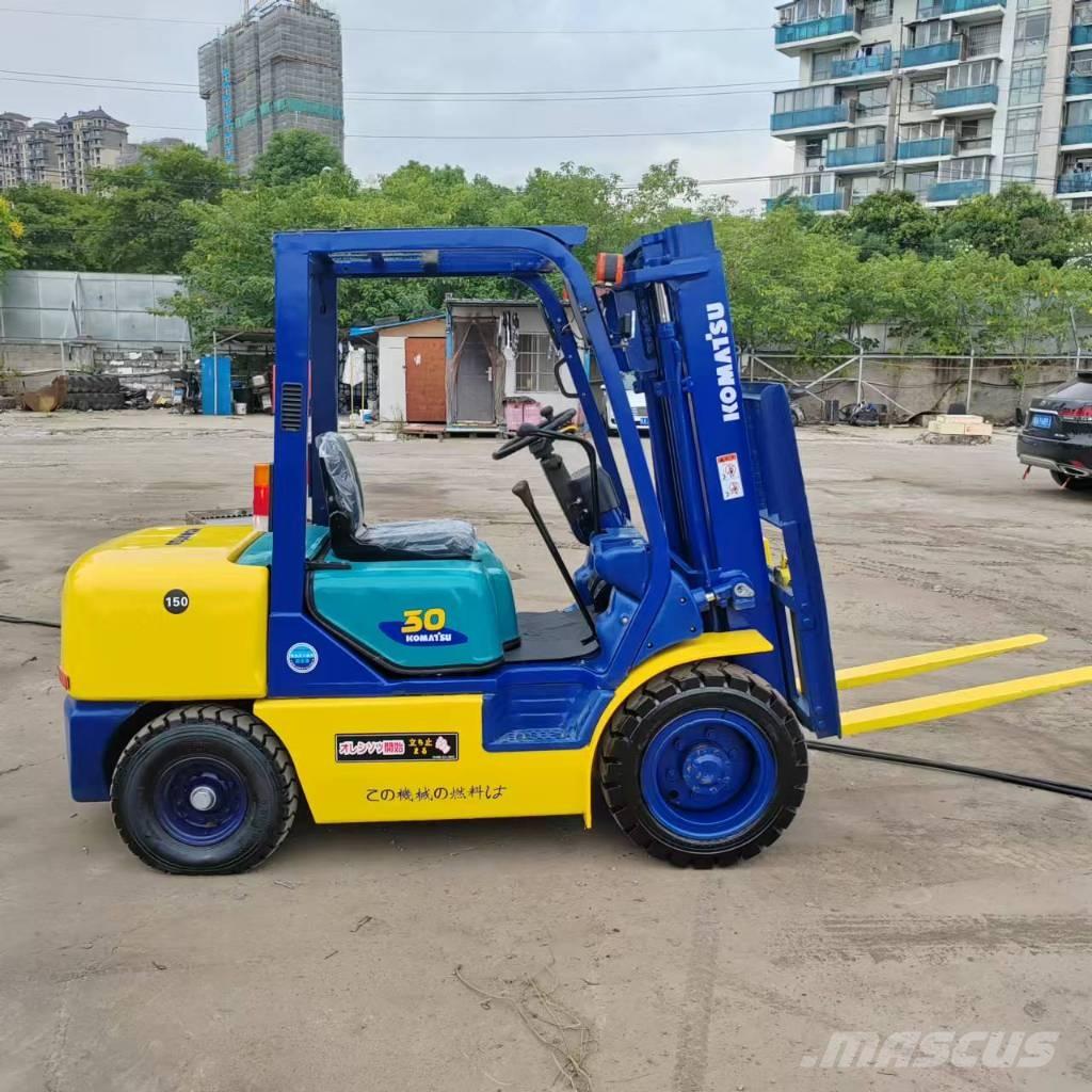 Komatsu FD 30 T-17 ディーゼル・軽油