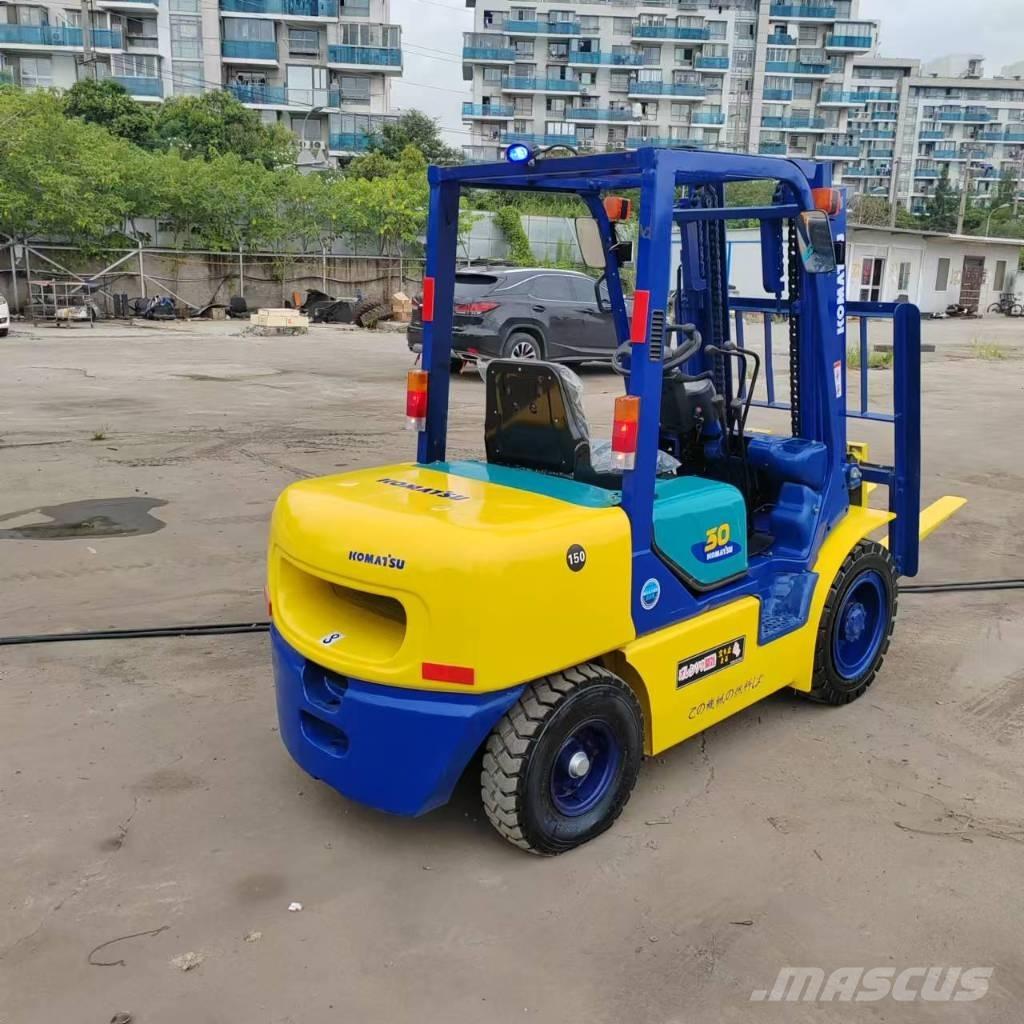 Komatsu FD 30 T-17 ディーゼル・軽油