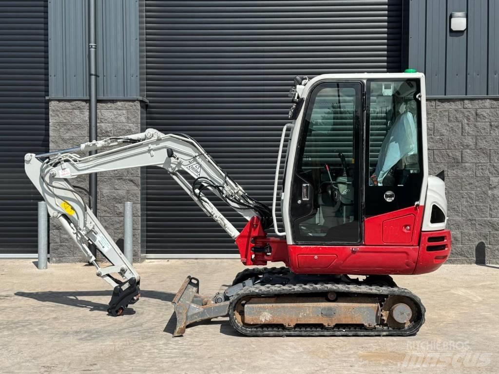 Takeuchi TB 230 ミニ油圧ショベル 7t以下（ミニユンボ・ミニディガー）