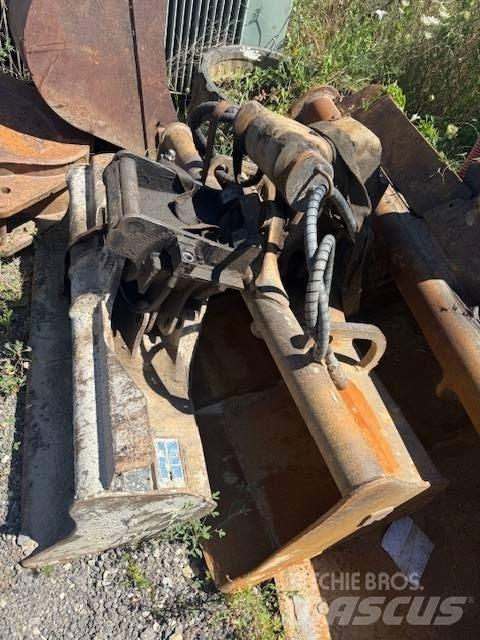 JCB 8085 中型油圧ショベル 7ｔ-12ｔ（ユンボ・パワーショベル・バックホー）