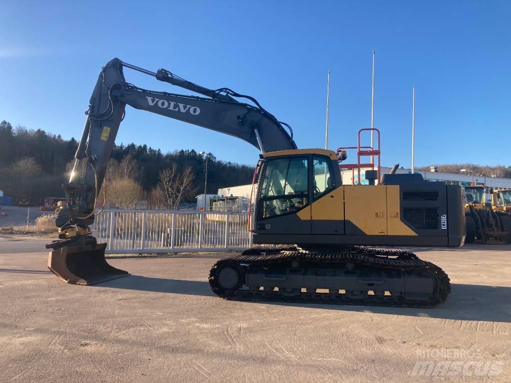 Volvo EC 220 E 大型油圧ショベル12t以上（パワーショベル・ユンボ）