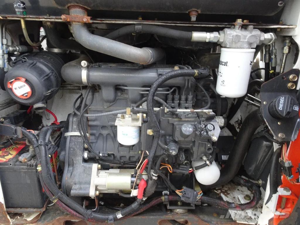 Bobcat T110 スキッドステアローダー