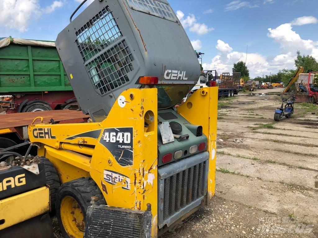 Gehl 4640 FOR PARTS スキッドステアローダー