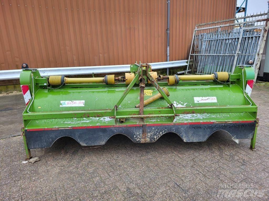 Baselier LKB 320 自動車