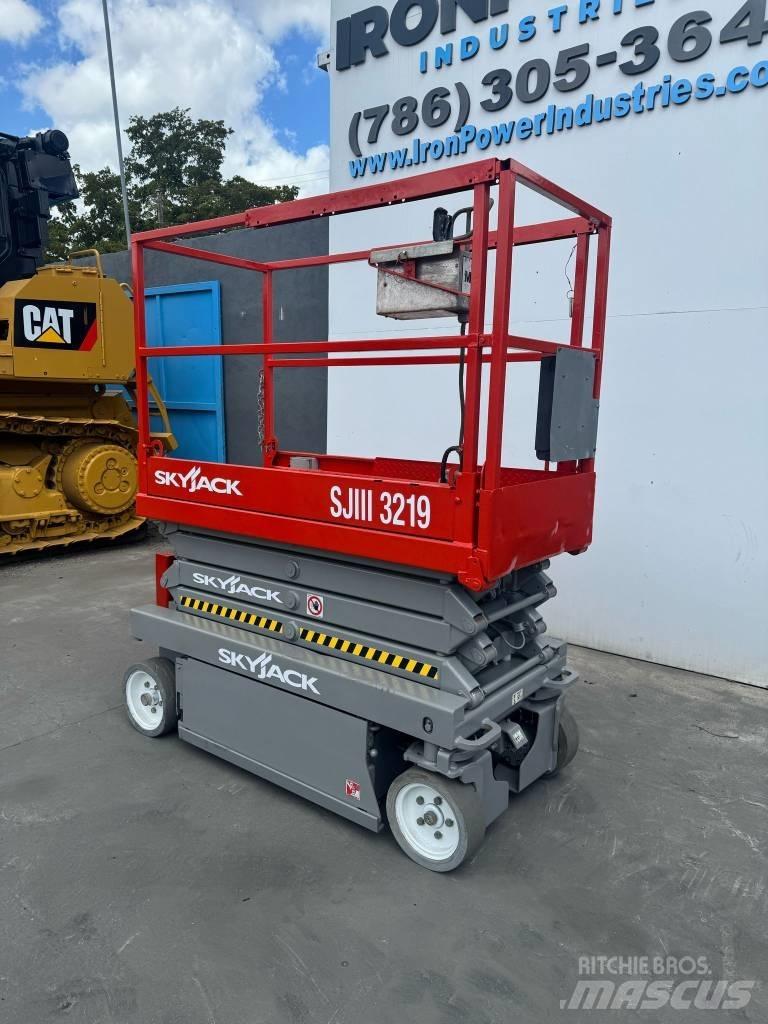 SkyJack SJ III 3219 シザースリフト