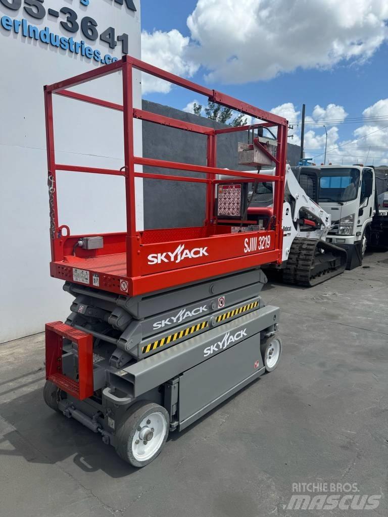 SkyJack SJ III 3219 シザースリフト