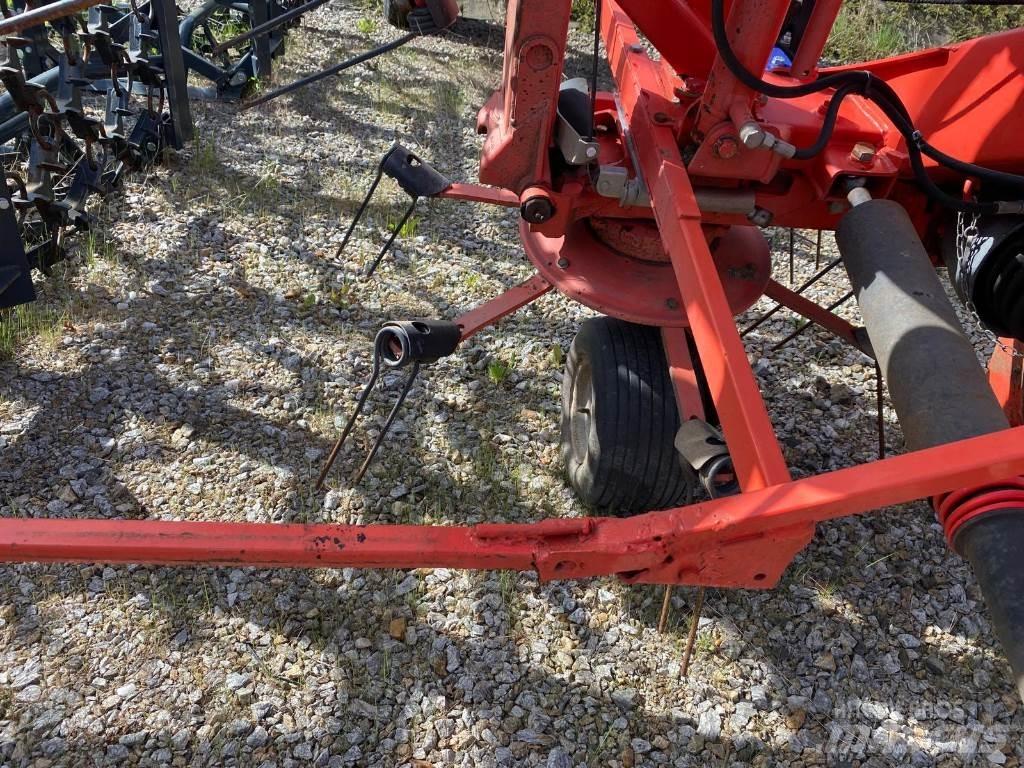 Kuhn GF8702 テッダー・テッダーレーキ
