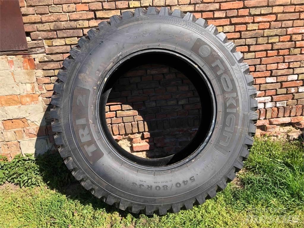 Nokian TRI 2 タイヤ、ホイル、リム