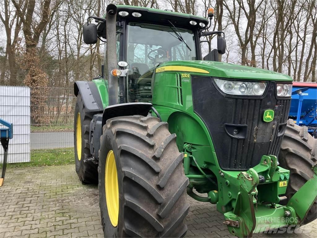 John Deere 7230R トラクター