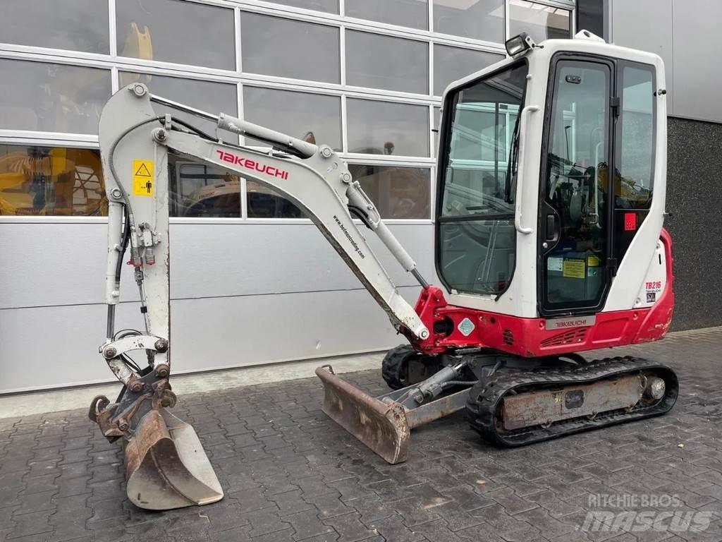 Takeuchi TB216 ミニ油圧ショベル 7t以下（ミニユンボ・ミニディガー）