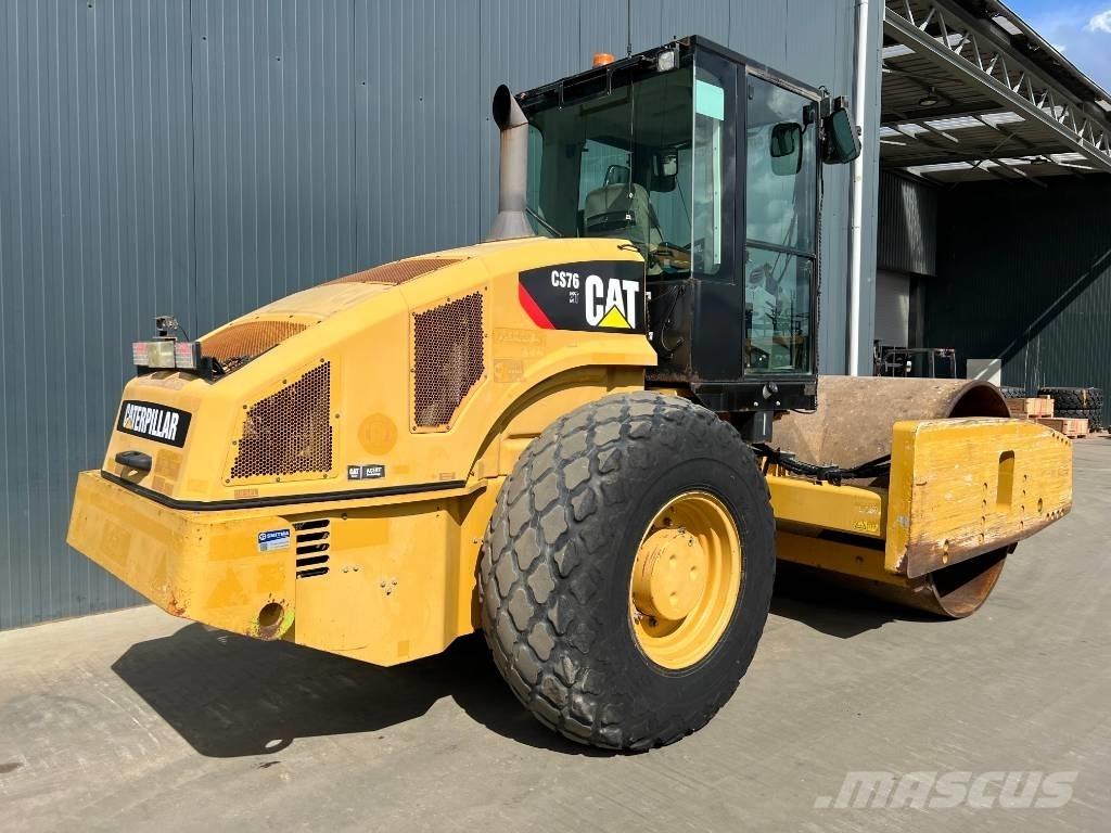 CAT CS76 XT 振動ローラ