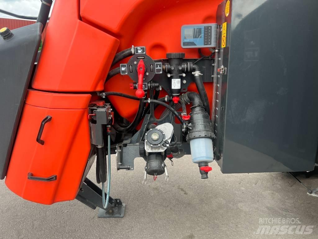 Kubota XTS 4 牽引型スプレイヤー