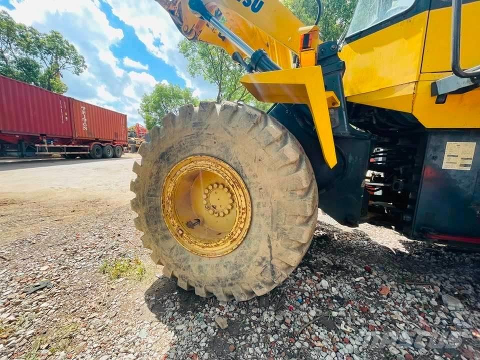 Komatsu WA320 ホイールローダー・タイヤショベル