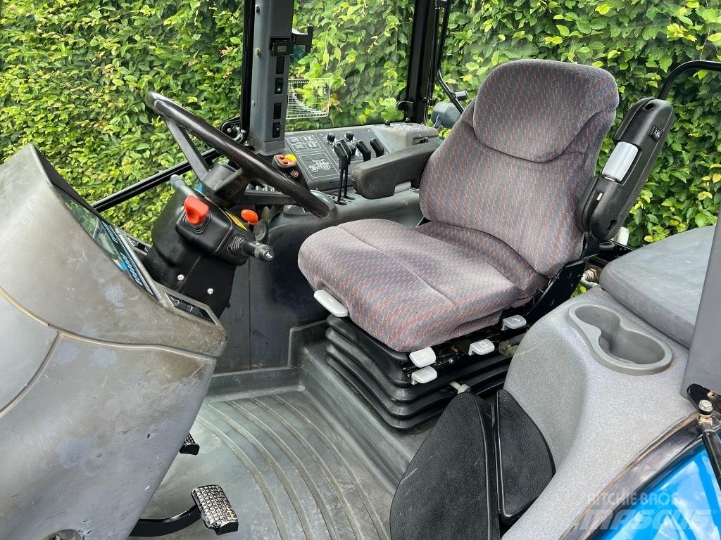 New Holland TM 150 トラクター