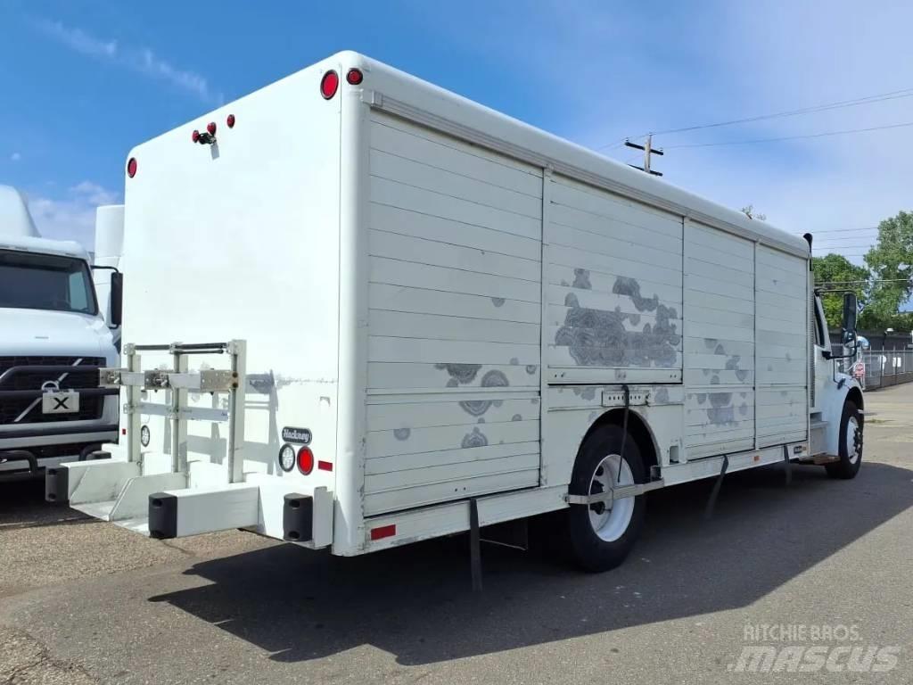 Freightliner M2 飲料運送車両