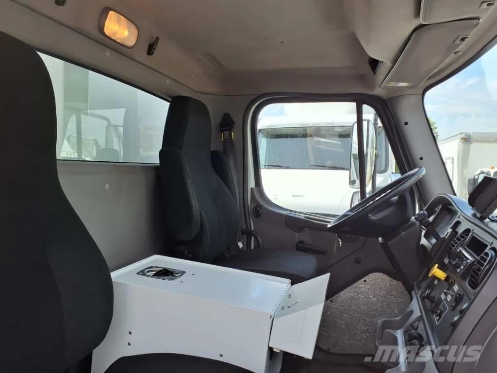 Freightliner M2 飲料運送車両