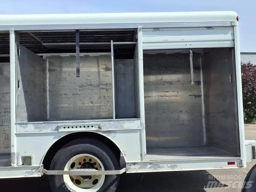Freightliner M2 飲料運送車両