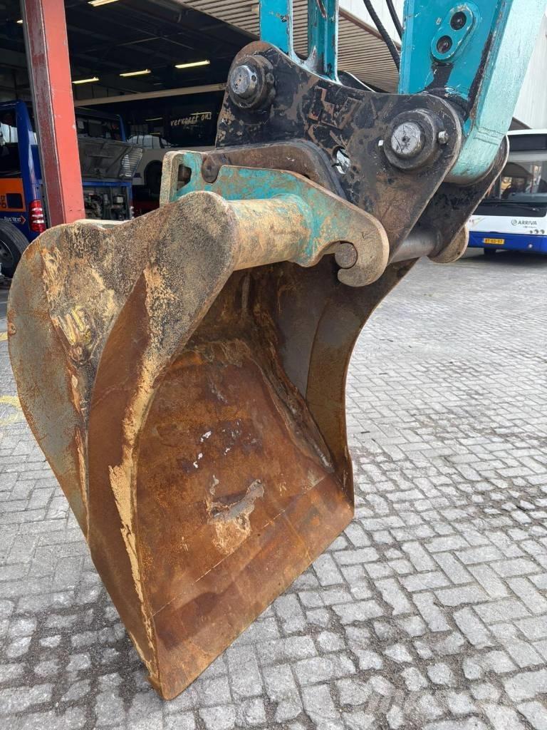 Doosan DX 210 W ホイール式油圧ショベル（パワーショベル・ユンボ・バックホー）
