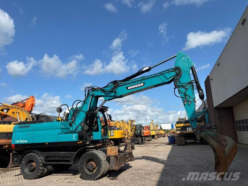 Doosan DX 210 W ホイール式油圧ショベル（パワーショベル・ユンボ・バックホー）