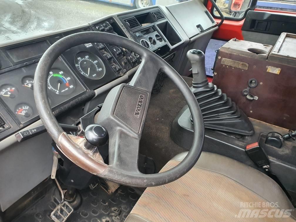Volvo FL614 レッカー車