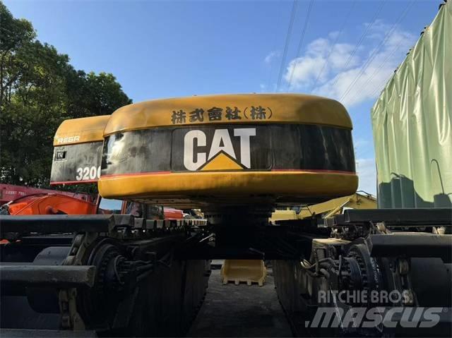 CAT 320 C 水陸両用油圧ショベル、ユンボ