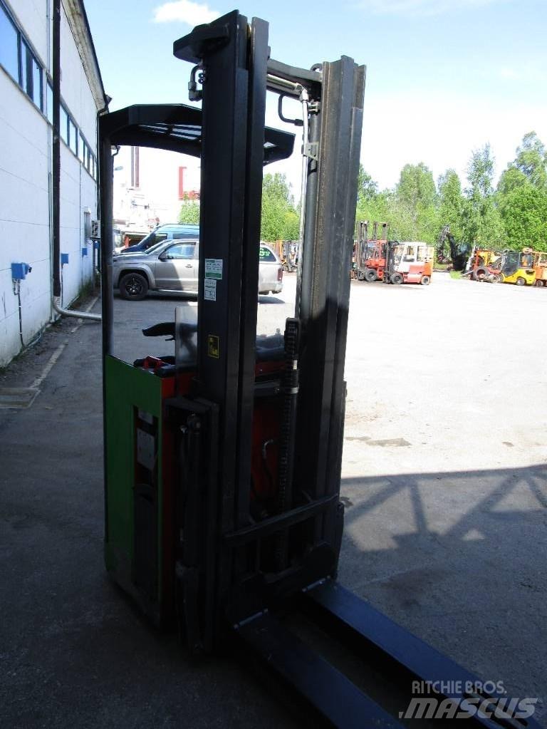 Abeko ståstaplare 自走式スタッカー