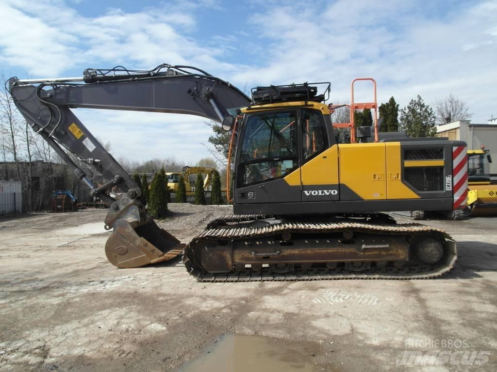 Volvo EC 220 EL 大型油圧ショベル12t以上（パワーショベル・ユンボ）