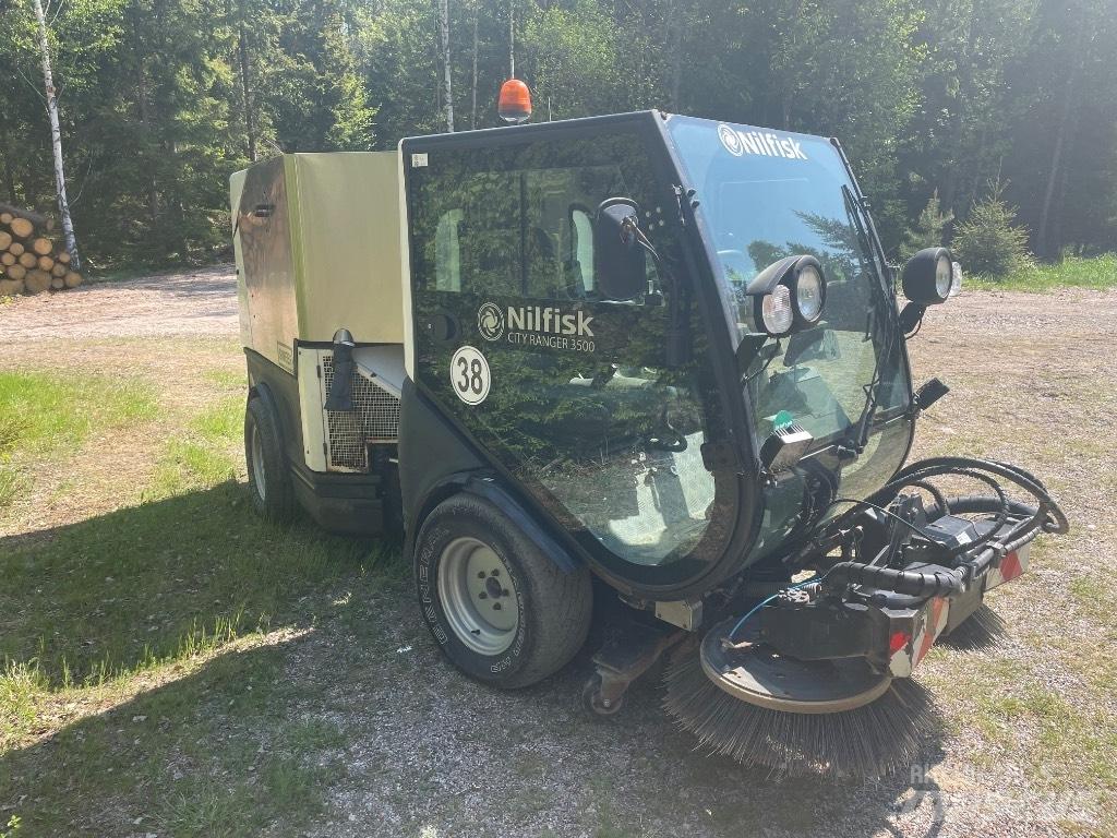 Nilfisk CR 3500 路面清掃機