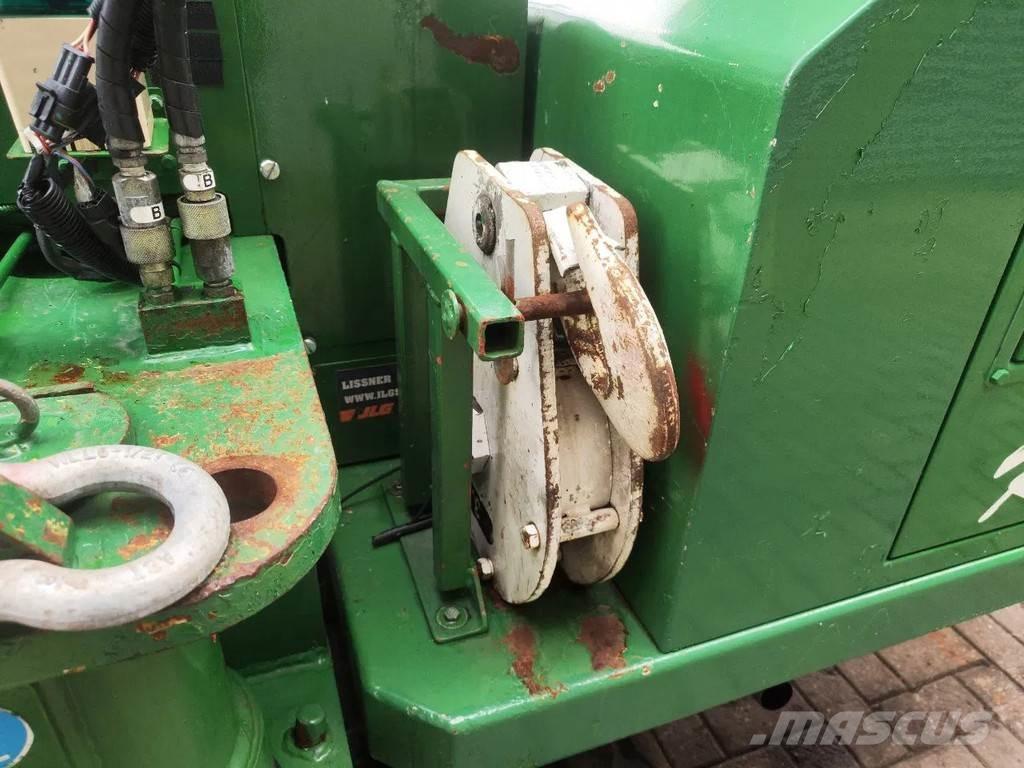 Unic URW 706 CDE クローラクレーン