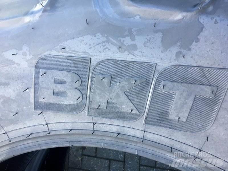 BKT 520/70 R 38 タイヤ、ホイル、リム