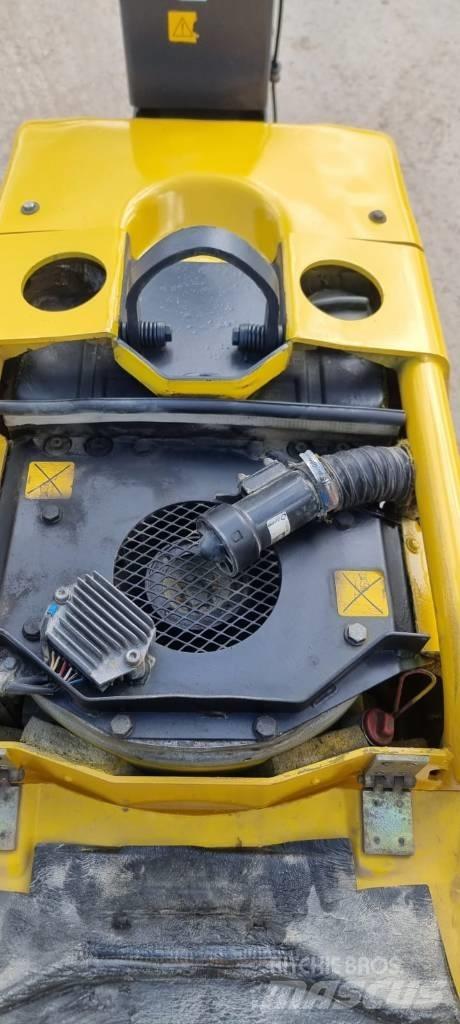 Atlas Copco LH 700 プレートコンパクター
