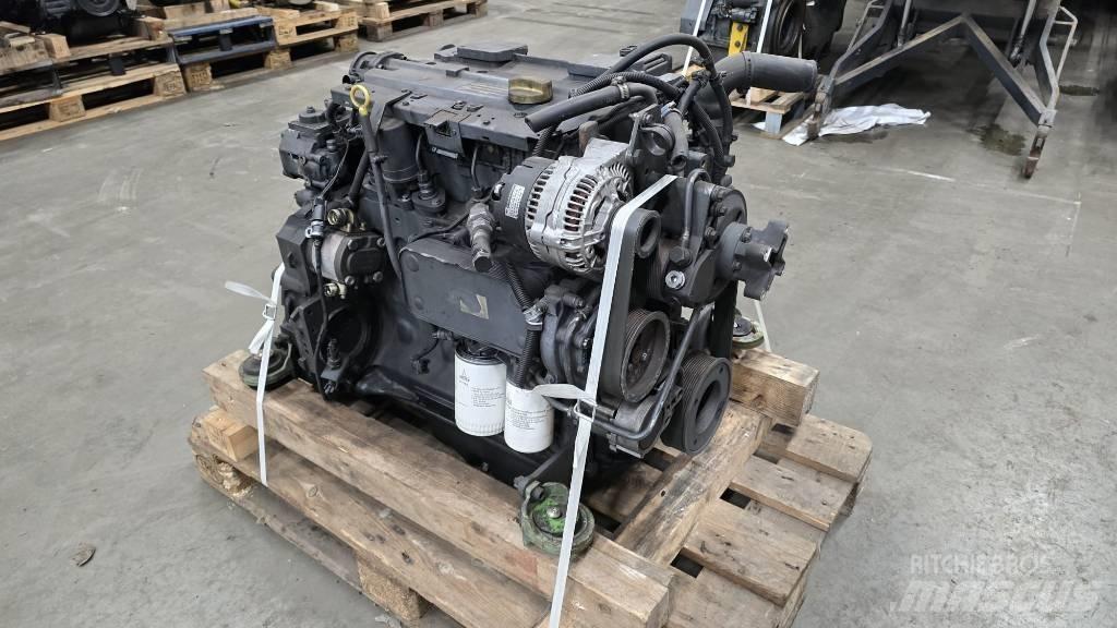Deutz BF4M2012 エンジン
