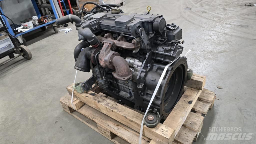 Deutz BF4M2012 エンジン