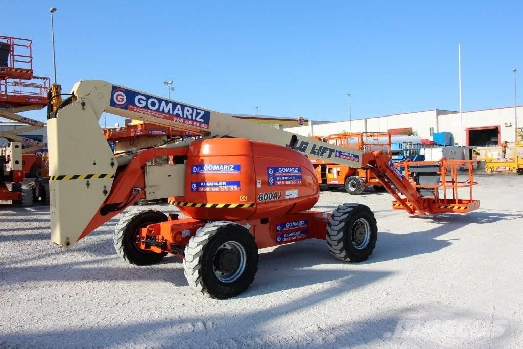 JLG 600 AJ ブームリフト　屈伸型
