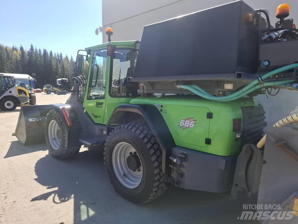 LM Trac 686 ホイールローダー・タイヤショベル