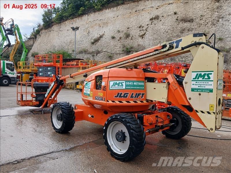 JLG 600 AJ ブームリフト　屈伸型