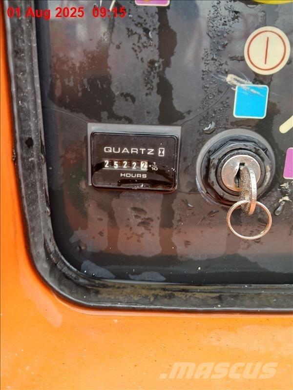 JLG 600 AJ ブームリフト　屈伸型