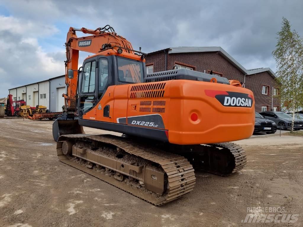 Doosan DX 225 LC-3 大型油圧ショベル12t以上（パワーショベル・ユンボ）