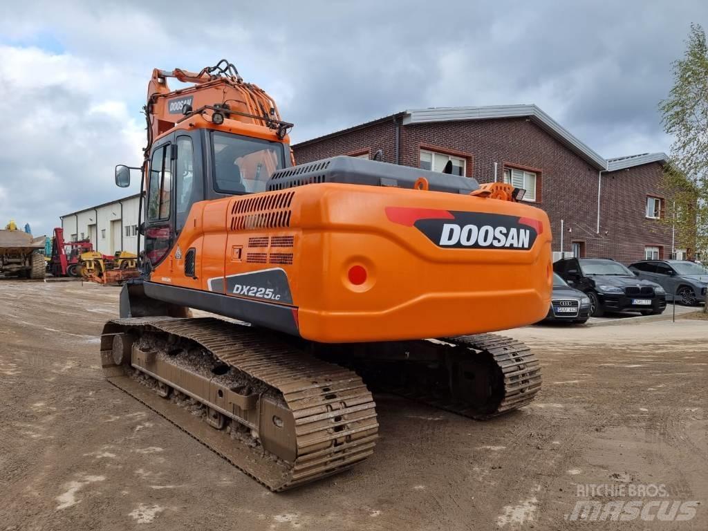 Doosan DX 225 LC-3 大型油圧ショベル12t以上（パワーショベル・ユンボ）