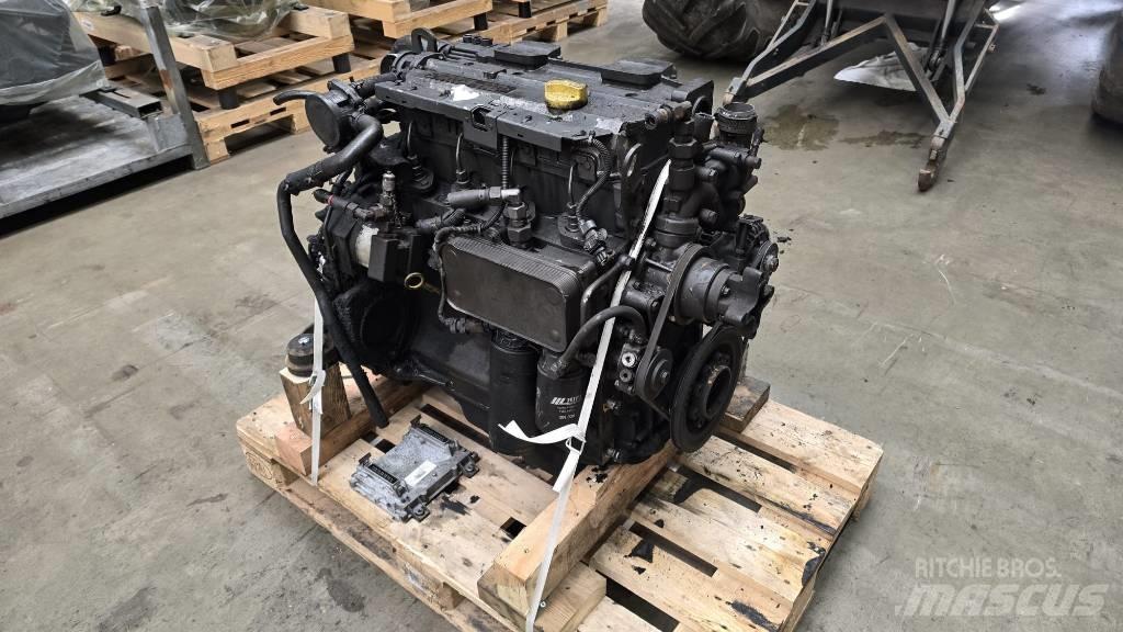 Deutz TD2012L042V エンジン