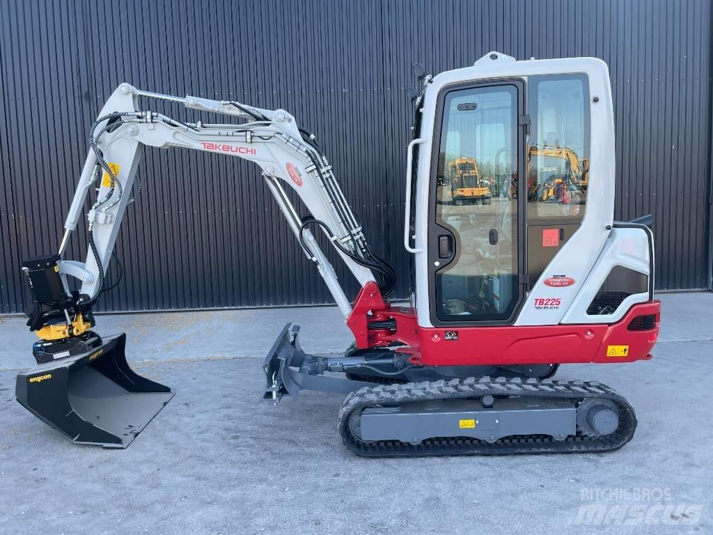 Takeuchi TB 225 ミニ油圧ショベル 7t以下（ミニユンボ・ミニディガー）