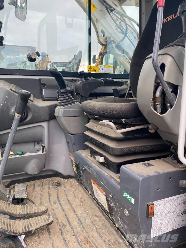 Takeuchi TB 240 ミニ油圧ショベル 7t以下（ミニユンボ・ミニディガー）