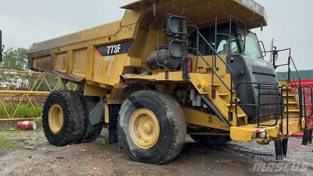 CAT 773 F アーティキュレート式ダンプトラック